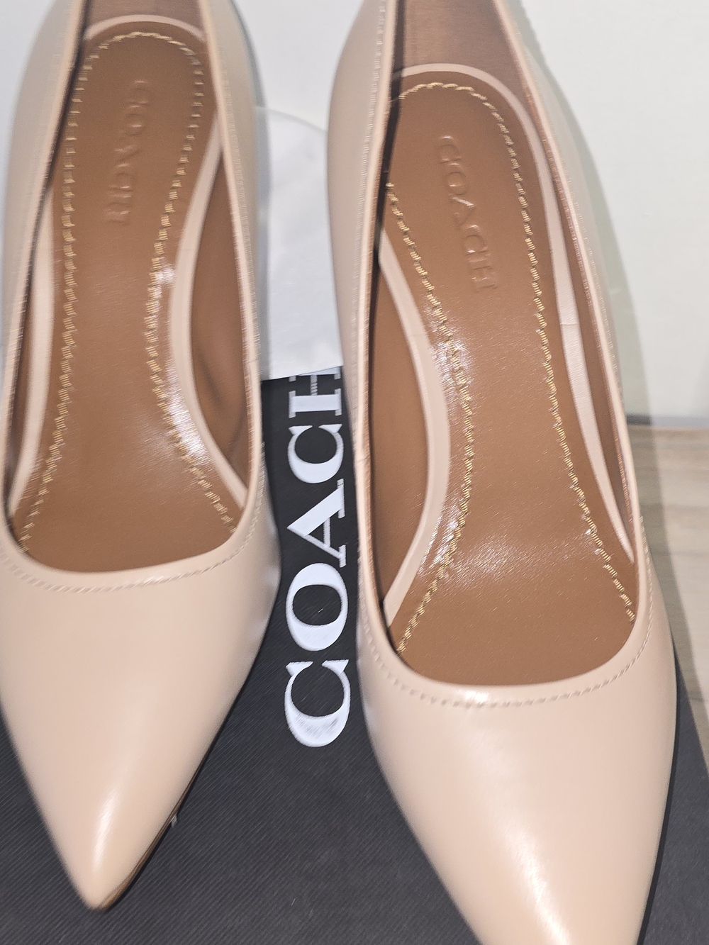 COACH Women's Pointed Toe Pumps in Light Beige Sz 10 New